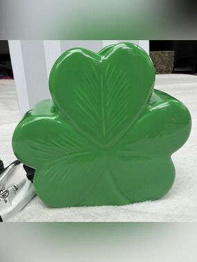 Scentsy Green Shamrock Leaf Ceramic wax warmer